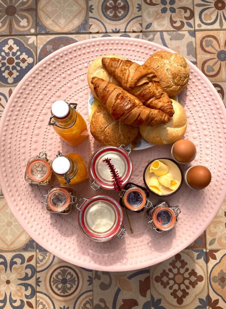 Romantic breakfast at a luxury B&B in Rotterdam for couples, with fresh ingredients and privacy