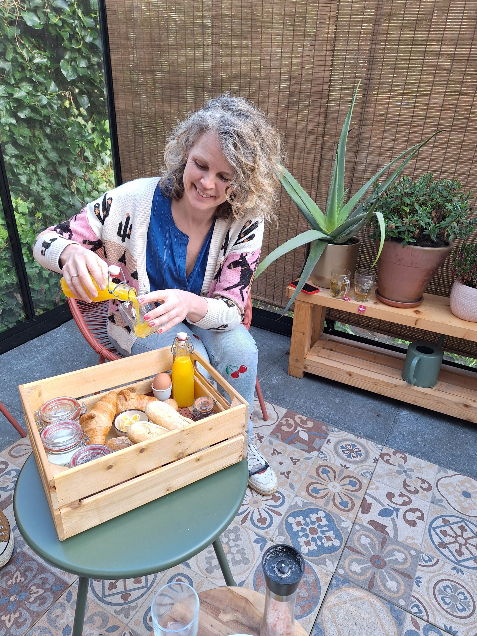 Luxury retreat in Rotterdam for friends, featuring a private breakfast and fresh, healthy ingredients