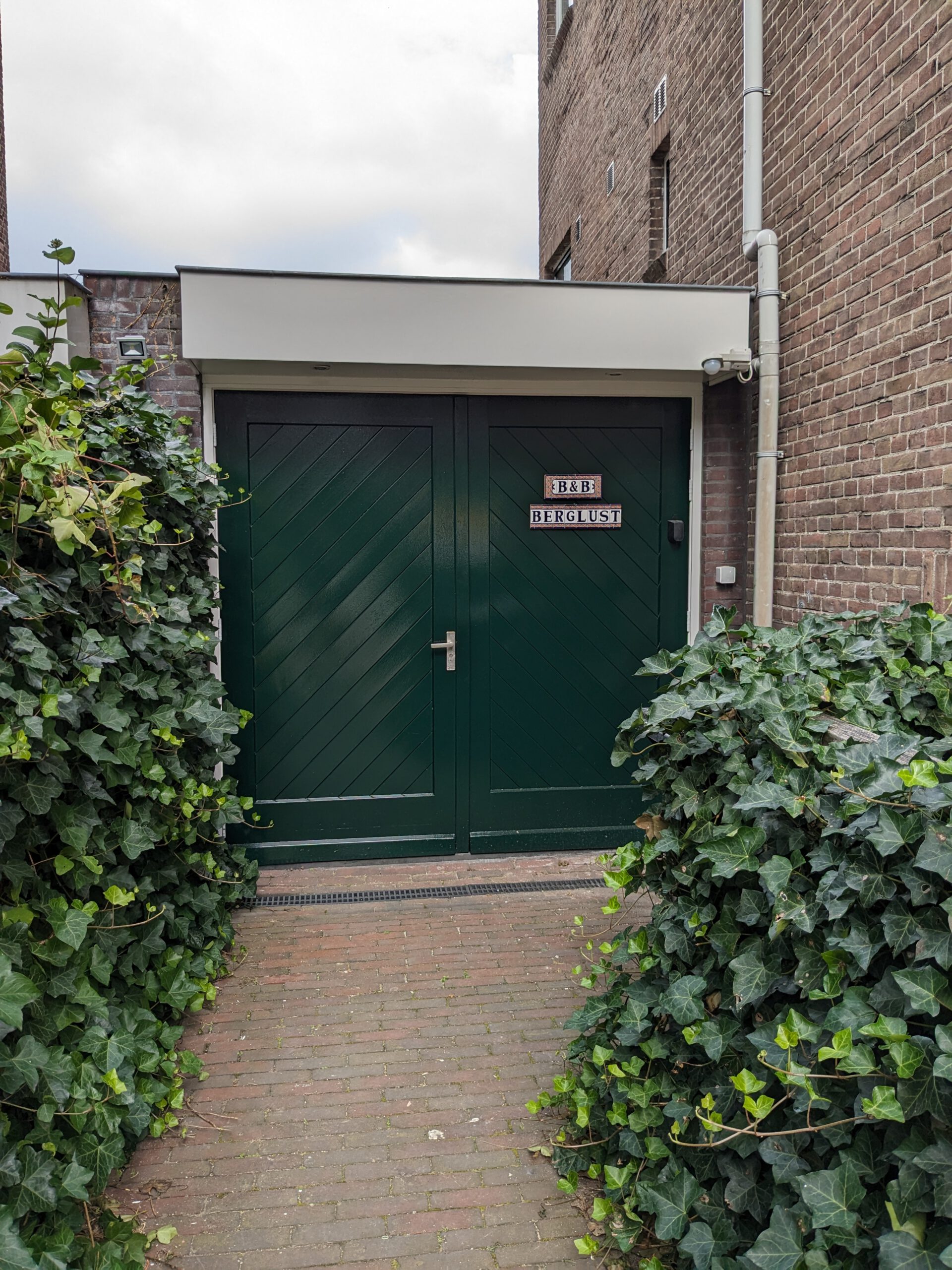 Front view of our B&B Berglust in Rotterdam