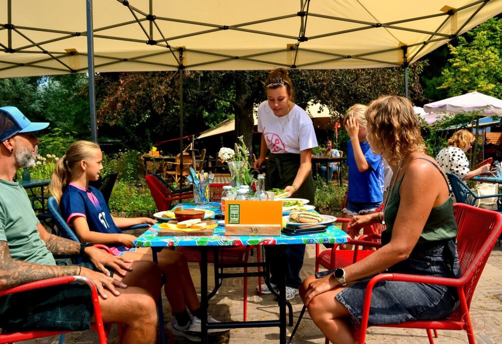 Natuurtalent tea garden in Rotterdam with a picking garden, animals and vegetable garden