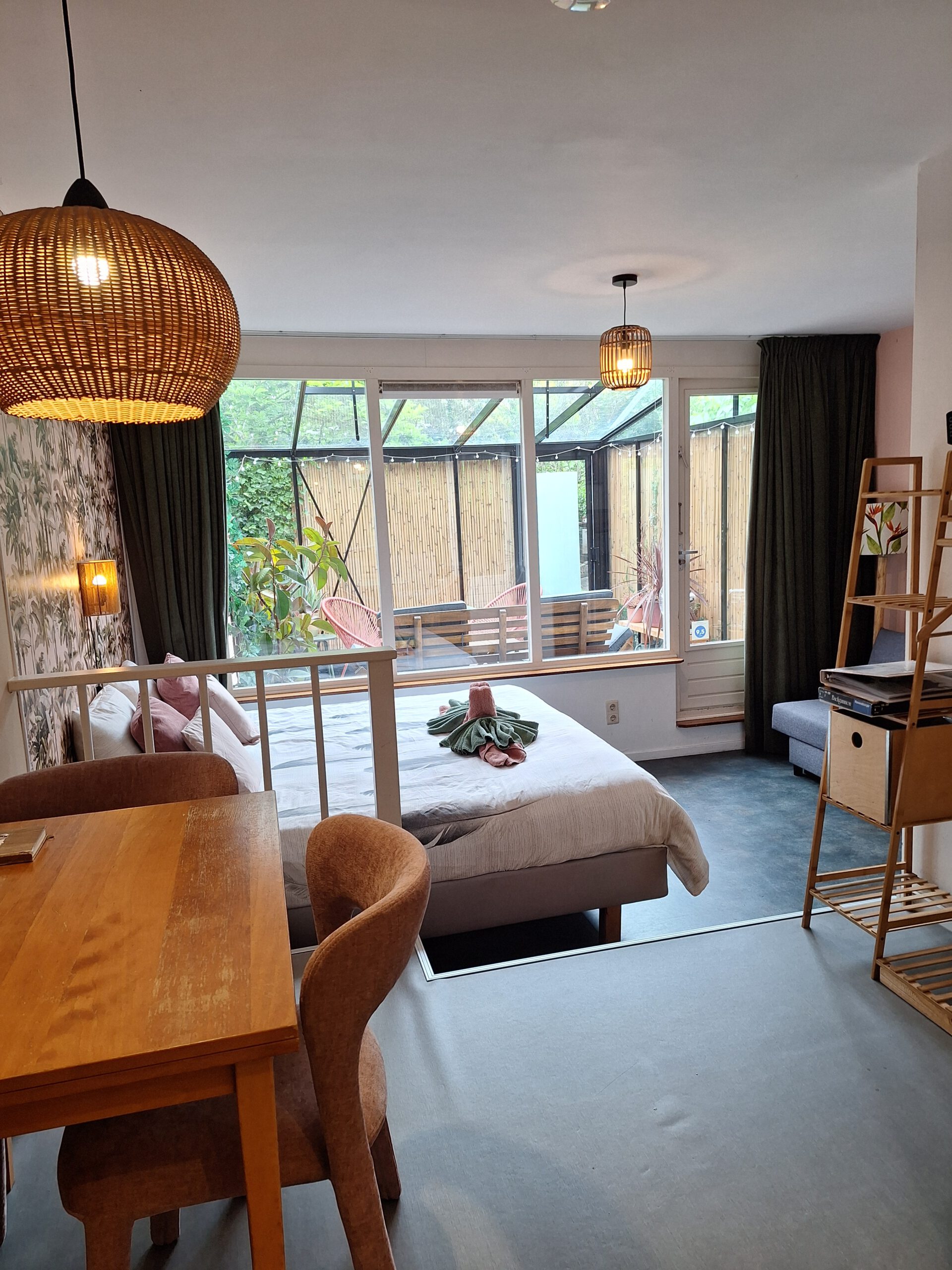 Living and sleeping area