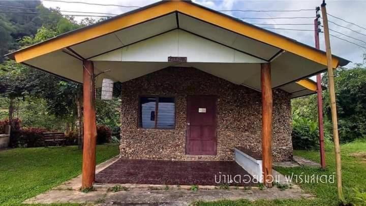 Simple hut accommodation in Thailand